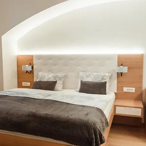 Hotel Operna Klet, Liubliana