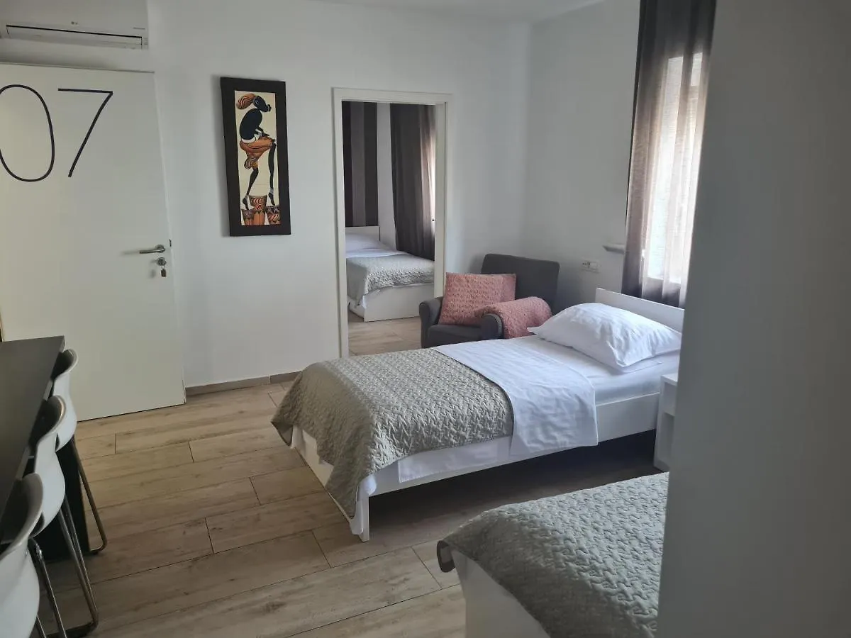 Azur Rooms Liubliana 0*,