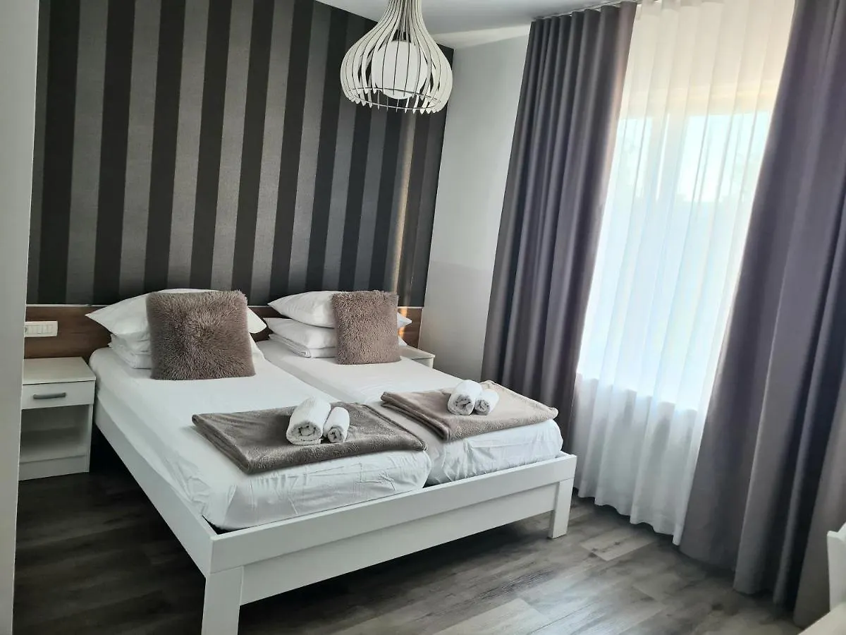 Azur Rooms Ljubljana 0*,