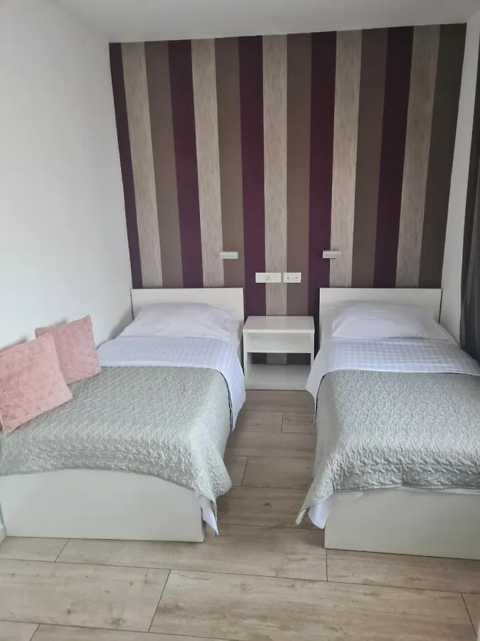 Azur Rooms Ljubljana 0*,